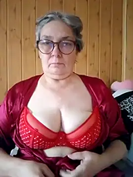 Snapshot of IrinaSweet54 chatting on 10/07/25, 07:05 IrinaSweet54 online show from 10/07/25, 07:05