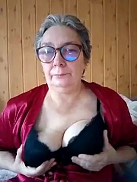 Snapshot of IrinaSweet54 chatting on 10/14/25, 06:36 IrinaSweet54 online show from 10/14/25, 06:36