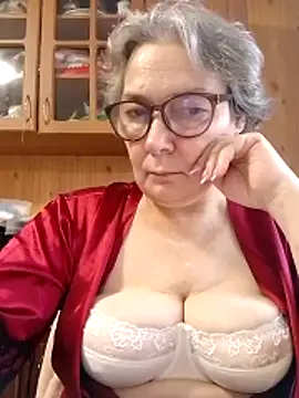Snapshot of IrinaSweet54 chatting on 11/12/25, 08:37 IrinaSweet54 online show from 11/12/25, 08:37