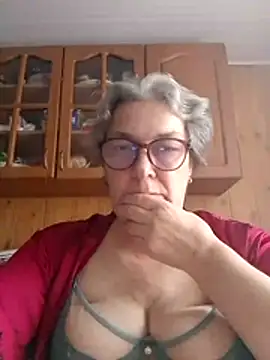 Snapshot of IrinaSweet54 chatting on 11/18/25, 08:52 IrinaSweet54 online show from 11/18/25, 08:52