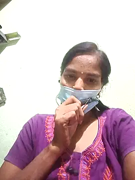 Snapshot of anusiya01 chatting on 11/17/25, 04:57 anusiya01 online show from 11/17/25, 04:57