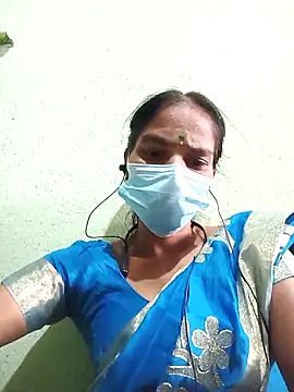 Snapshot of anusiya01 chatting on 11/23/25, 09:31 anusiya01 online show from 11/23/25, 09:31