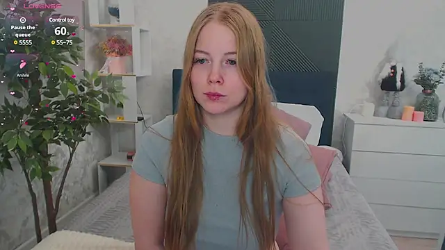 Snapshot of JennyyHot chatting on 12/27/24, 12:34 JennyyHot online show from 12/27/24, 12:34