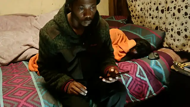 Snapshot of RGTM75 chatting on 12/19/25, 10:06 RGTM75 online show from 12/19/25, 10:06