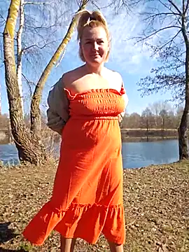 Snapshot of -Schweppes- chatting on 03/08/25, 09:28 -Schweppes- online show from 03/08/25, 09:28