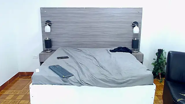 Loony Zion online show from 02/24/25, 04:26