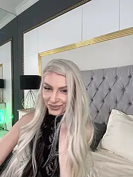 Snapshot of KiaHarper chatting on 02/14/25, 01:34 KiaHarper online show from 02/14/25, 01:34