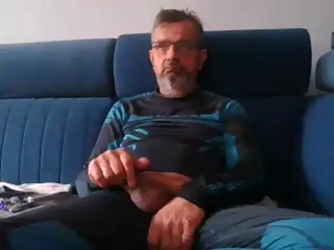 Snapshot of axecoman60 chatting on 01/21/25, 10:30 axecoman60 online show from 01/21/25, 10:30