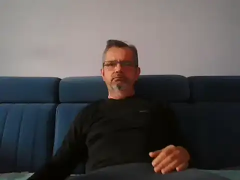 Snapshot of axecoman60 chatting on 02/12/25, 06:51 axecoman60 online show from 02/12/25, 06:51