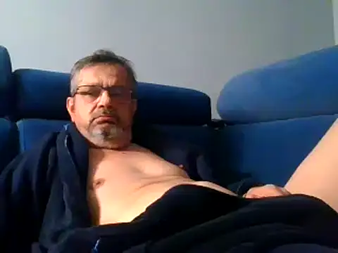 Snapshot of axecoman60 chatting on 02/16/25, 07:05 axecoman60 online show from 02/16/25, 07:05