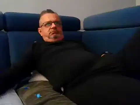 Snapshot of axecoman60 chatting on 02/20/25, 07:19 axecoman60 online show from 02/20/25, 07:19