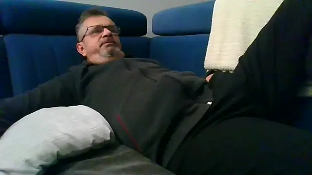 Snapshot of axecoman60 chatting on 03/04/25, 06:29 axecoman60 online show from 03/04/25, 06:29