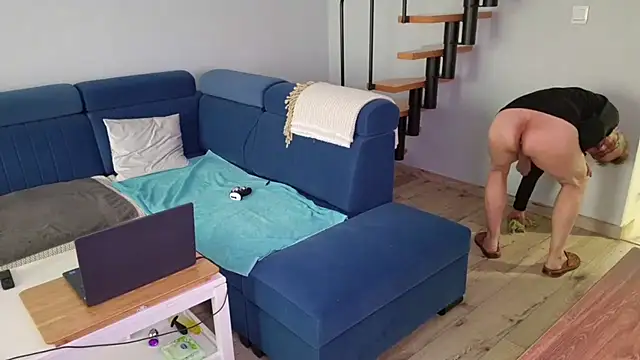 Snapshot of axecoman60 chatting on 03/11/25, 10:51 axecoman60 online show from 03/11/25, 10:51