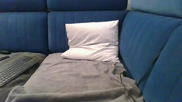 Snapshot of axecoman60 chatting on 03/12/25, 09:35 axecoman60 online show from 03/12/25, 09:35