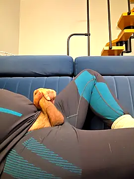 Snapshot of axecoman60 chatting on 10/14/25, 04:41 axecoman60 online show from 10/14/25, 04:41