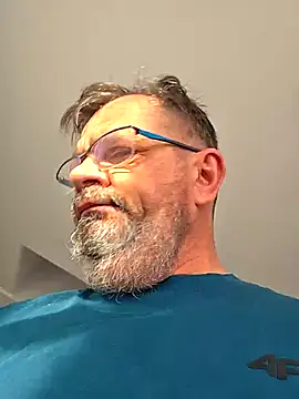 Snapshot of axecoman60 chatting on 03/06/26, 06:32 axecoman60 online show from 03/06/26, 06:32