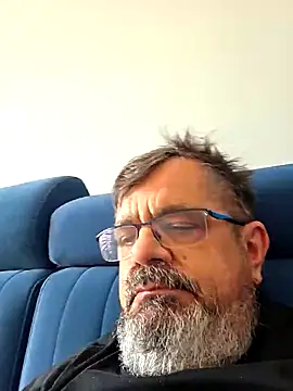 Snapshot of axecoman60 chatting on 03/31/26, 08:26 axecoman60 online show from 03/31/26, 08:26