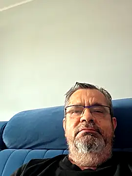 Snapshot of axecoman60 chatting on 04/07/26, 06:47 axecoman60 online show from 04/07/26, 06:47