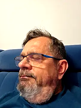 Snapshot of axecoman60 chatting on 04/25/26, 05:43 axecoman60 online show from 04/25/26, 05:43