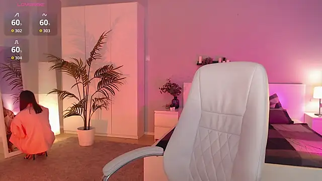 Snapshot of Bellla_Haddid chatting on 09/09/25, 12:43 Bellla Haddid online show from 09/09/25, 12:43