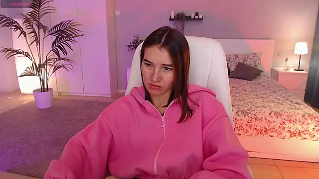 Snapshot of Bellla_Haddid chatting on 09/16/25, 01:06 Bellla Haddid online show from 09/16/25, 01:06