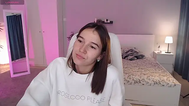 Snapshot of Bellla_Haddid chatting on 09/27/25, 01:10 Bellla Haddid online show from 09/27/25, 01:10