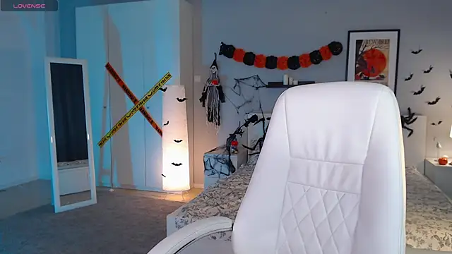 Snapshot of Bellla_Haddid chatting on 10/30/25, 01:40 Bellla Haddid online show from 10/30/25, 01:40