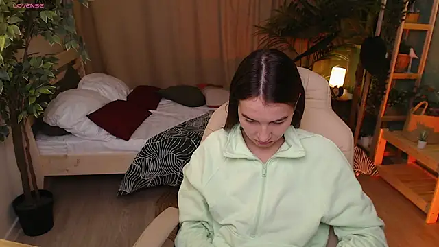 Snapshot of Bellla_Haddid chatting on 11/20/25, 01:39 Bellla Haddid online show from 11/20/25, 01:39