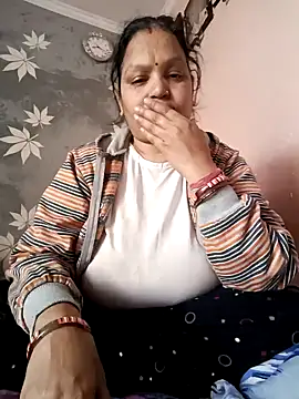 Snapshot of Kavya_kapoor chatting on 02/12/25, 02:45 Kavya kapoor online show from 02/12/25, 02:45