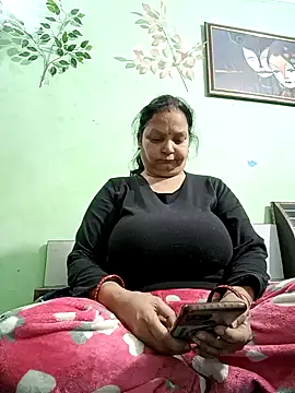 Snapshot of Kavya_kapoor chatting on 02/13/25, 06:48 Kavya kapoor online show from 02/13/25, 06:48