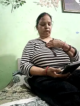 Snapshot of Kavya_kapoor chatting on 02/16/25, 05:26 Kavya kapoor online show from 02/16/25, 05:26