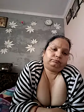 Snapshot of Kavya_kapoor chatting on 02/17/25, 04:53 Kavya kapoor online show from 02/17/25, 04:53