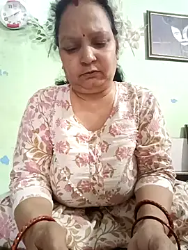 Snapshot of Kavya_kapoor chatting on 03/01/25, 08:02 Kavya kapoor online show from 03/01/25, 08:02