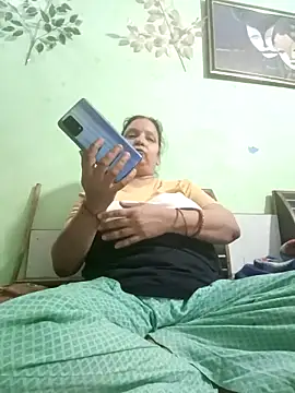 Snapshot of Kavya_kapoor chatting on 03/04/25, 04:30 Kavya kapoor online show from 03/04/25, 04:30