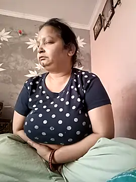 Snapshot of Kavya_kapoor chatting on 03/07/25, 01:53 Kavya kapoor online show from 03/07/25, 01:53