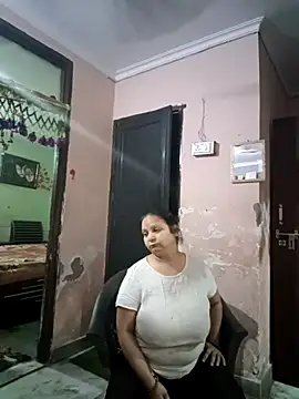 Snapshot of Kavya_kapoor chatting on 03/08/25, 01:47 Kavya kapoor online show from 03/08/25, 01:47