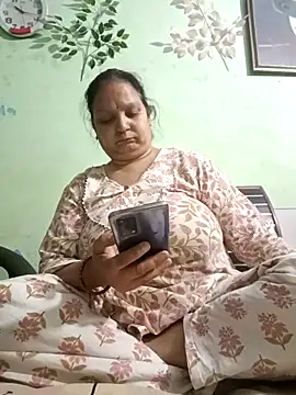Snapshot of Kavya_kapoor chatting on 03/10/25, 04:35 Kavya kapoor online show from 03/10/25, 04:35