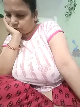 Snapshot of Kavya_kapoor chatting on 10/04/25, 08:01 Kavya kapoor online show from 10/04/25, 08:01