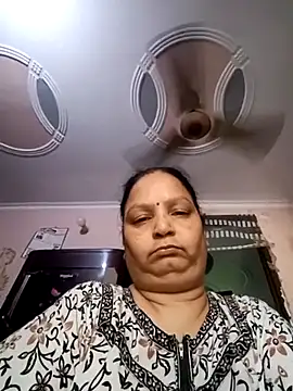 Snapshot of Kavya_kapoor chatting on 10/19/25, 04:35 Kavya kapoor online show from 10/19/25, 04:35