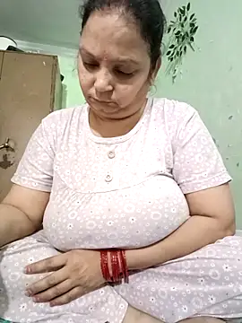 Snapshot of Kavya_kapoor chatting on 10/26/25, 06:41 Kavya kapoor online show from 10/26/25, 06:41