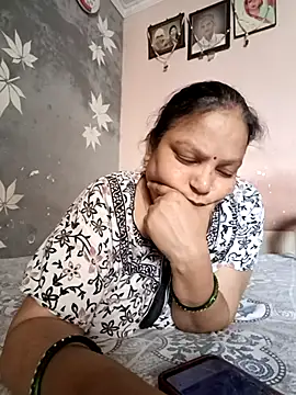 Snapshot of Kavya_kapoor chatting on 06/24/26, 04:33 Kavya kapoor online show from 06/24/26, 04:33