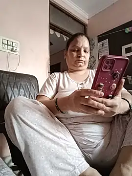 Snapshot of Kavya_kapoor chatting on 07/05/26, 04:19 Kavya kapoor online show from 07/05/26, 04:19