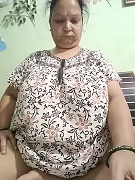 Snapshot of Kavya_kapoor chatting on 07/07/26, 06:12 Kavya kapoor online show from 07/07/26, 06:12