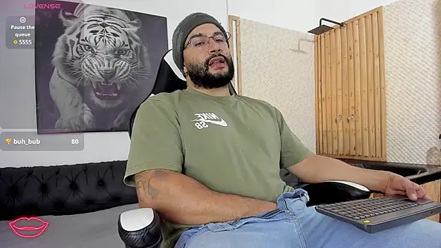 Snapshot of Luke__09 chatting on 03/01/25, 03:49 Luke 09 online show from 03/01/25, 03:49