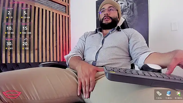 Snapshot of Luke__09 chatting on 03/05/25, 12:00 Luke 09 online show from 03/05/25, 12:00