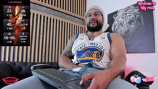 Snapshot of Luke__09 chatting on 03/10/25, 12:37 Luke 09 online show from 03/10/25, 12:37