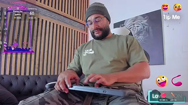 Snapshot of Luke__09 chatting on 03/16/25, 12:22 Luke 09 online show from 03/16/25, 12:22