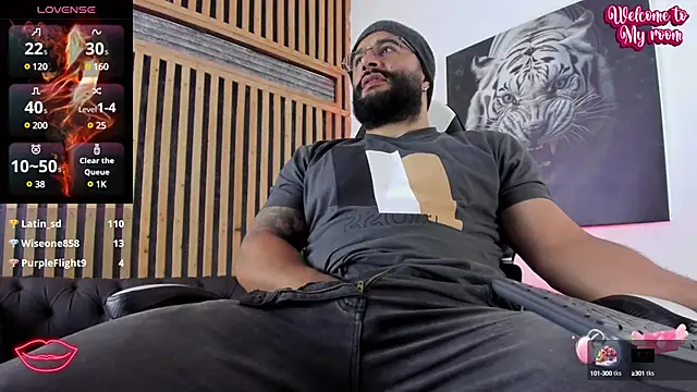 Snapshot of Luke__09 chatting on 03/22/25, 04:15 Luke 09 online show from 03/22/25, 04:15