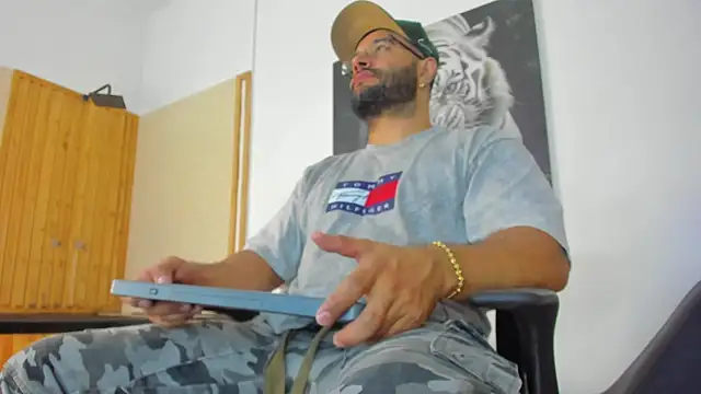 Snapshot of Luke__09 chatting on 10/04/25, 11:41 Luke 09 online show from 10/04/25, 11:41