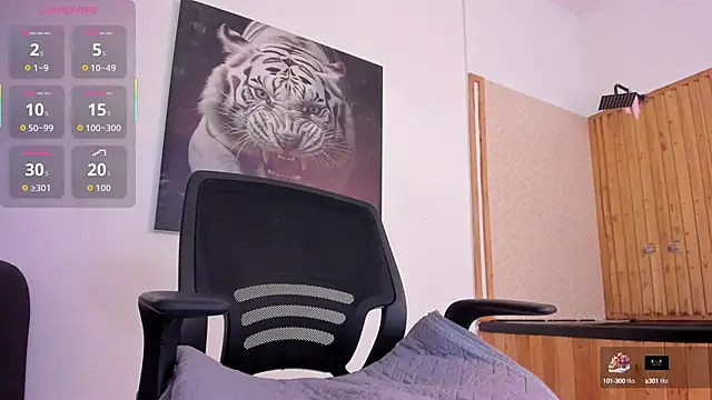 Snapshot of Luke__09 chatting on 10/05/25, 11:19 Luke 09 online show from 10/05/25, 11:19